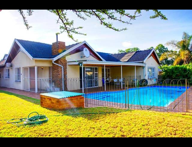 4 BEDROOM HOUSE FOR SALE IN MONTGOMERY PARK